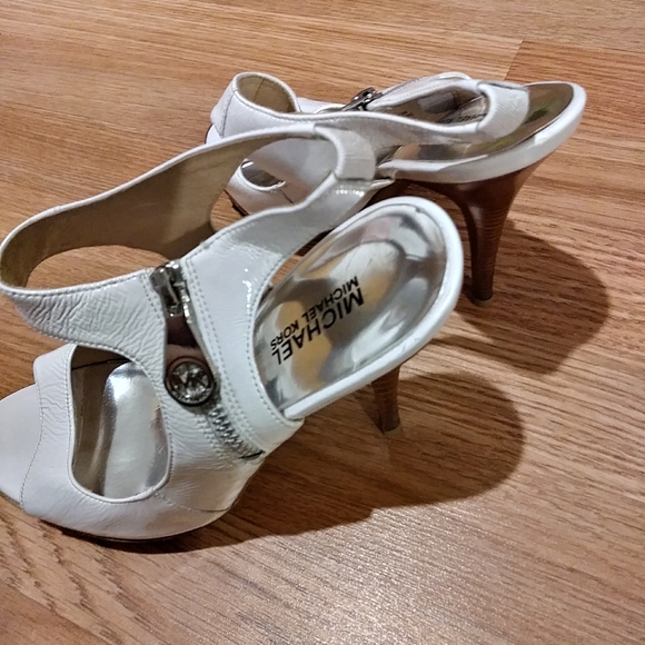 Sandals - Picture 4 of 5